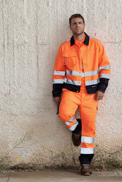 Σακάκι Υψηλής Ευκρίνειας Payper Safe από το Molossos Wear, πορτοκαλί, φορεμένο σε άνδρα.